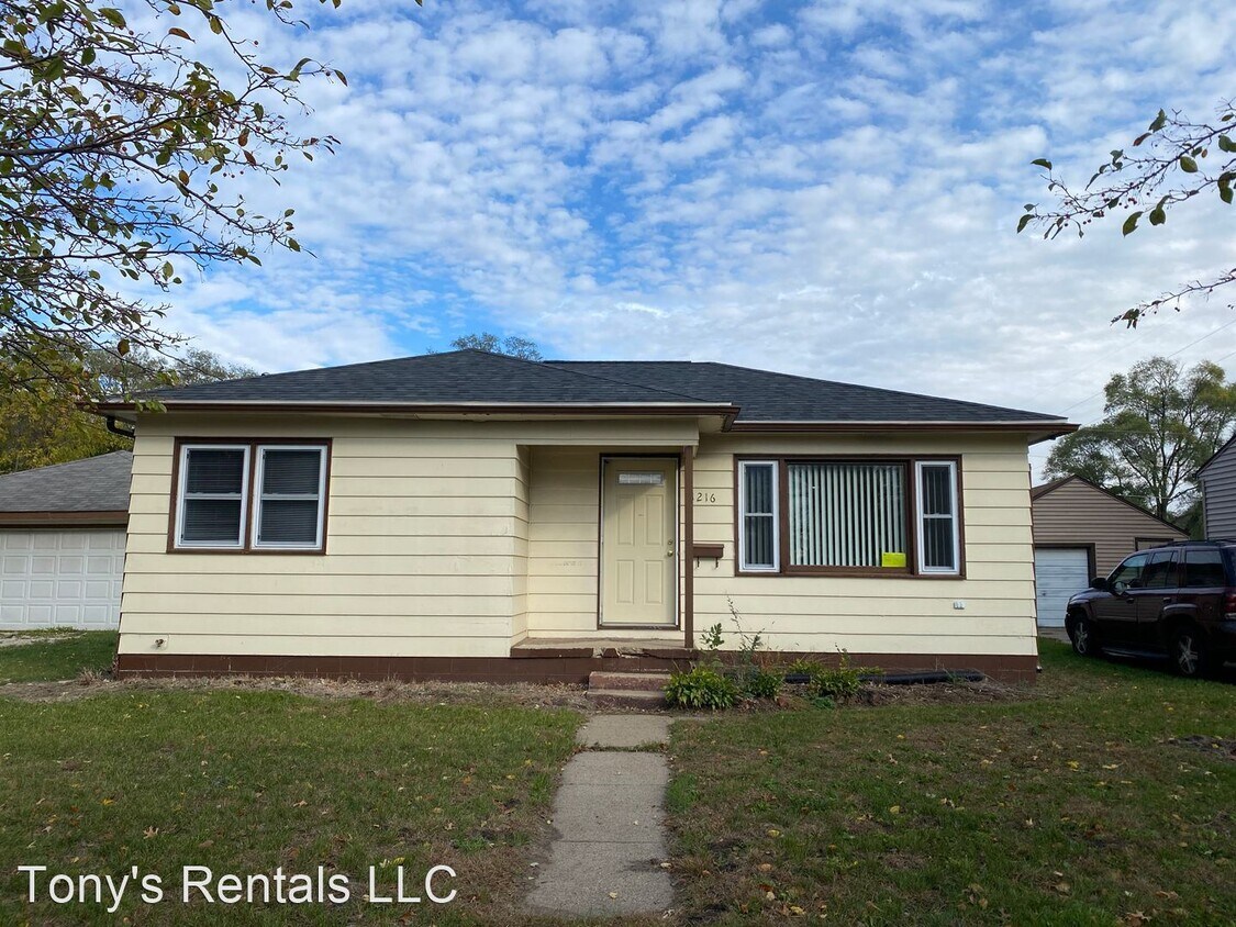 3 br, 1 bath House 1216 Beech House Rental in Waterloo, IA