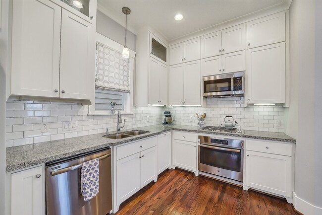 Building Photo - 1224 W 17th St
