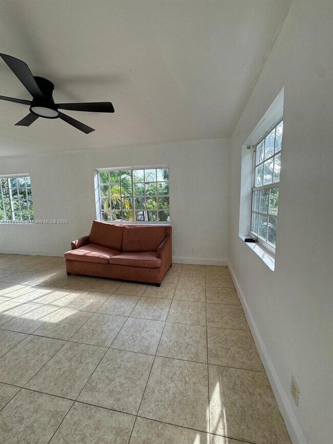 Foto del edificio - 604 SW 2nd Ave