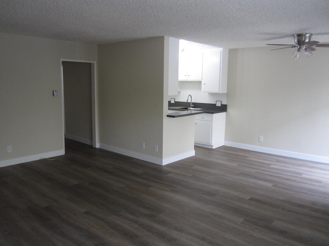 Foto principal - 10676 Missouri Ave