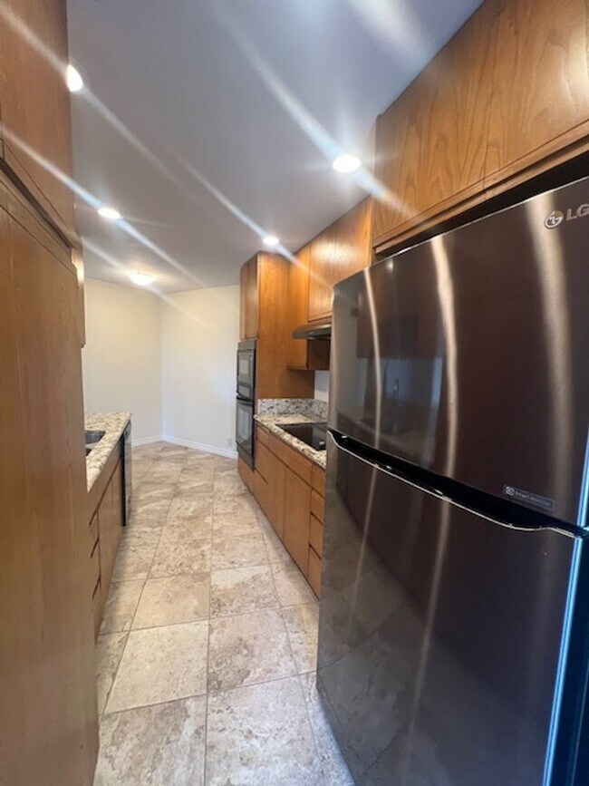 Foto del edificio - 3 Bedroom 2 Bath Condo in Beautiful La mes...