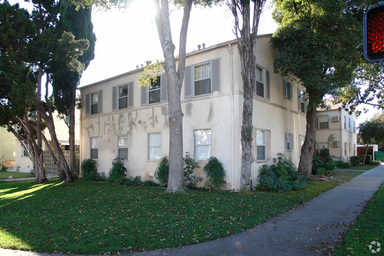 Building Photo - 1140 E Garfield Ave
