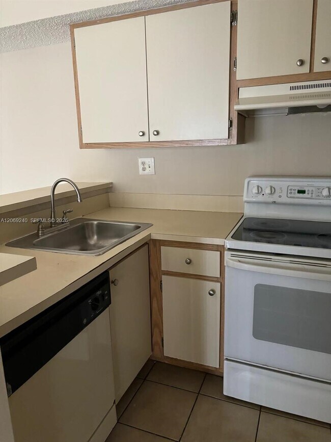 Foto del edificio - 7200 NW 179th St