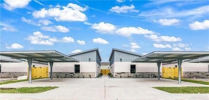 Building Photo - 1635 Playa Dr