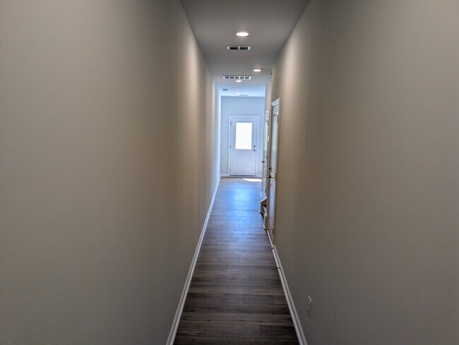 Foto del edificio - 1518 Tamarisk Ln