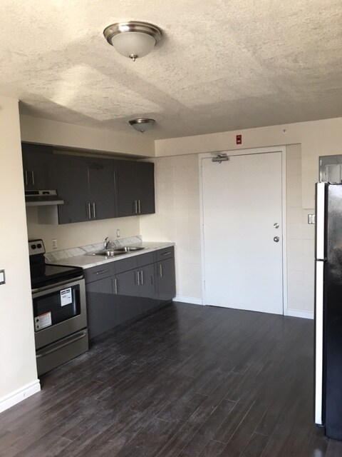 Photo du bâtiment - 570-570 King St W