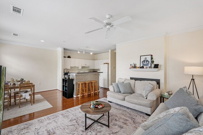 Building Photo - Stylish 3-Level Condo with Garage in Prime...