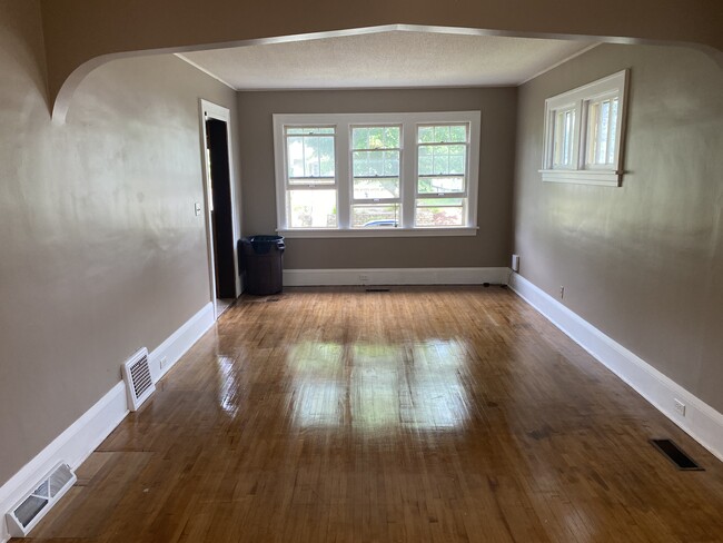 Building Photo - 4244 Longfellow Ave
