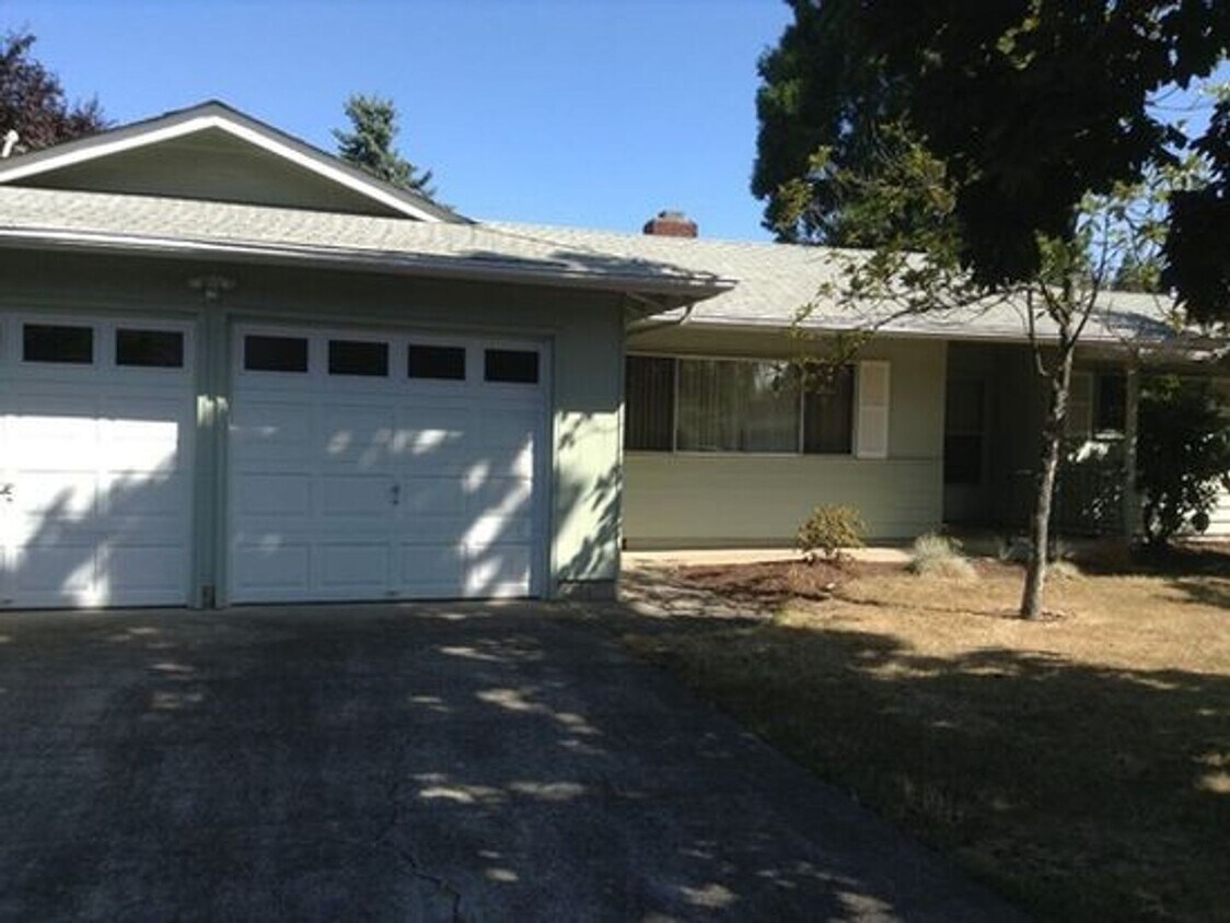 Foto principal - Beautiful Three Bedroom Home