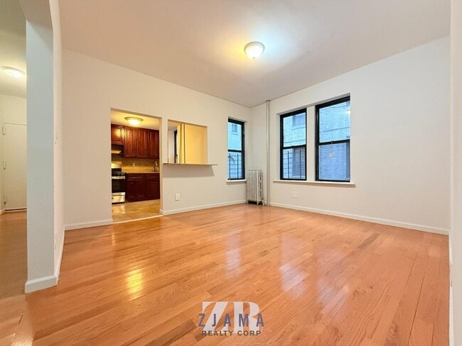 Building Photo - 170 Parkside Ave