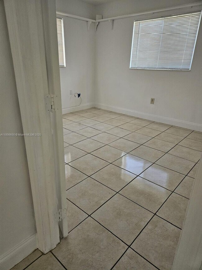 Foto del edificio - 2647 NE 204th Terrace
