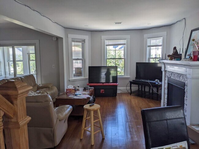 Foto del edificio - 318 Concord Ave