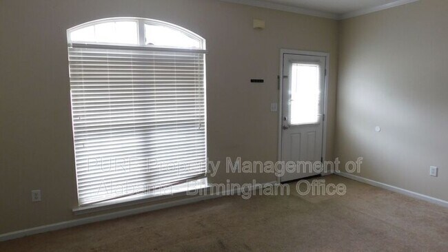 Building Photo - 206 Park Village Circle