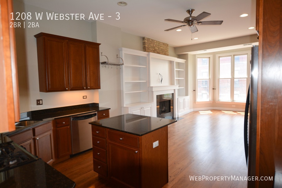 Primary Photo - 2bed/2bath on a great Block of Lincoln Par...