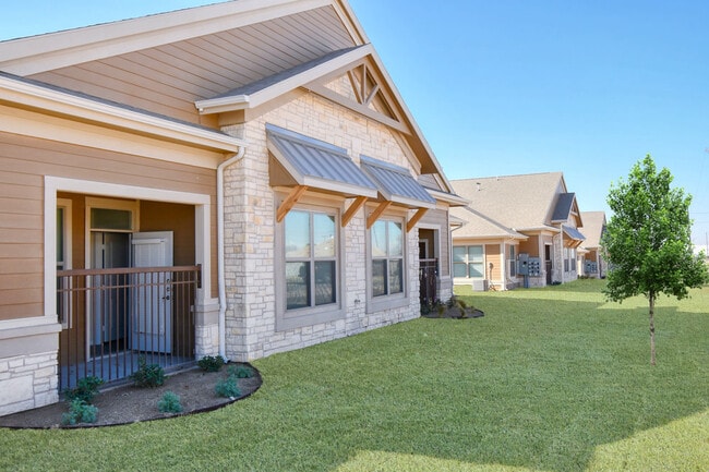 Building Photo - Guadalupe Villas