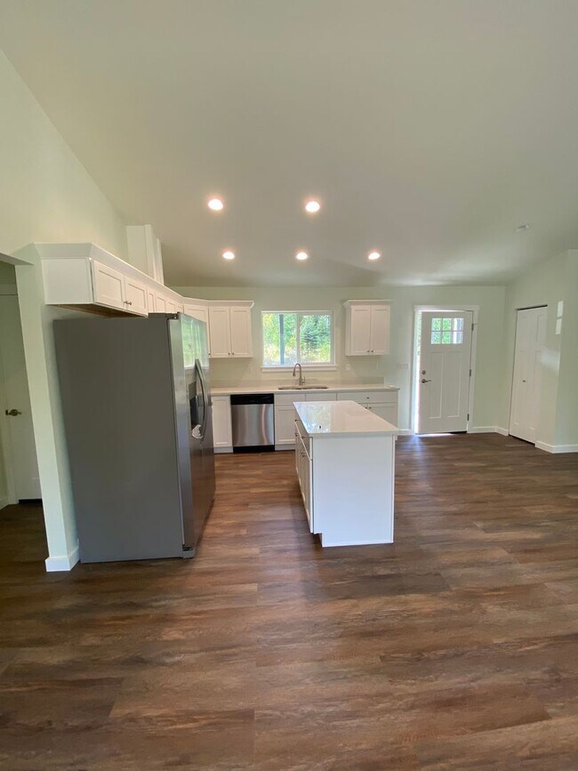 Building Photo - 3bd 2.5ba Home in Belfair on 2.5 Acres