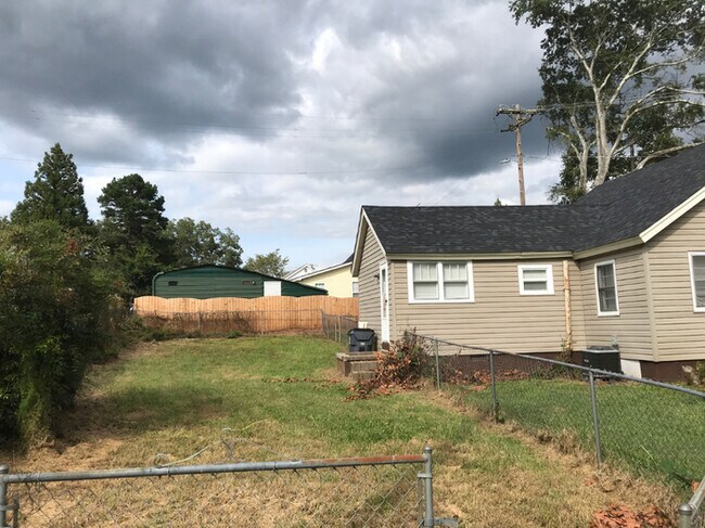 Building Photo - Pelzer Home