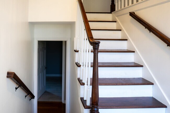 Building Photo - Beautiful 5 Bedroom Home in North Durham