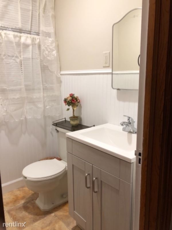 Foto del edificio - 3 br, 1.5 bath House - 670 Highland Ave