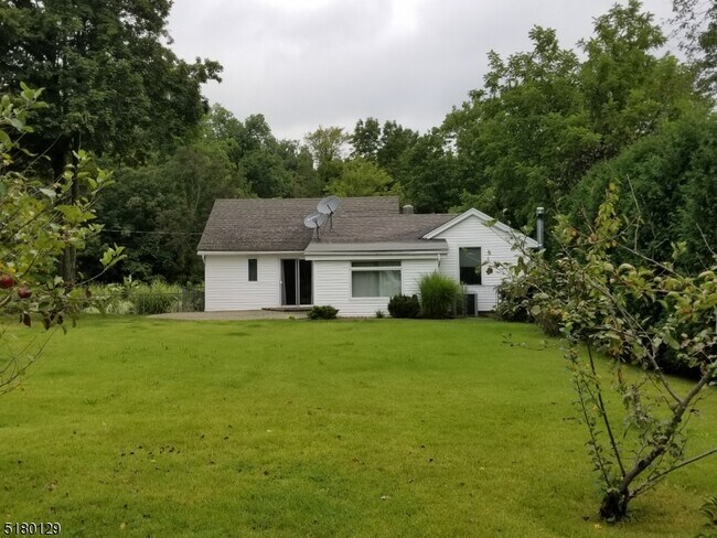 Foto del edificio - 22 Woodland Dr