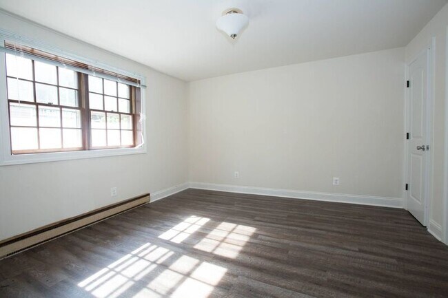 Building Photo - 253 Stribling Ave