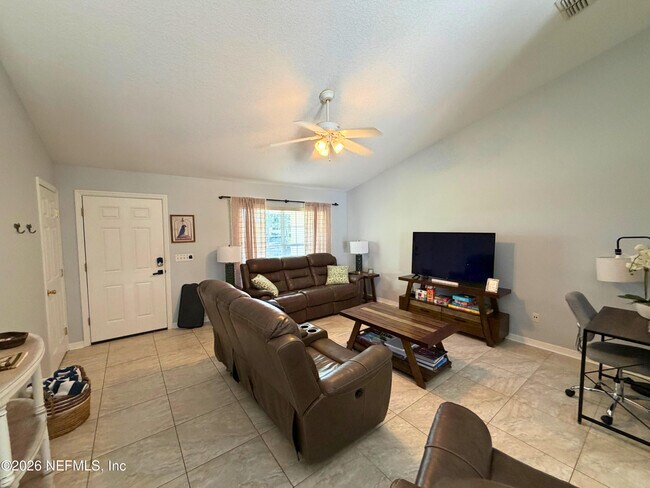 Foto del edificio - 152 Meadow Ave