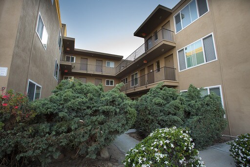 Foto principal - 3860 Haines St