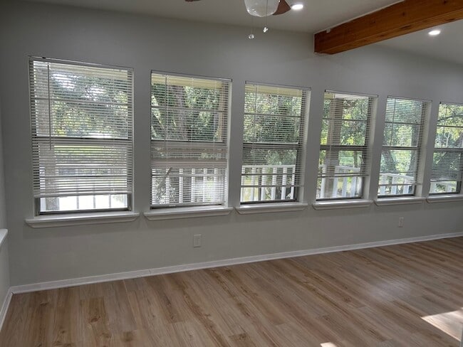 Building Photo - 327 Bayou Rd