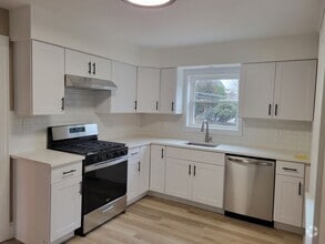 Building Photo - 4 Revere Dr E