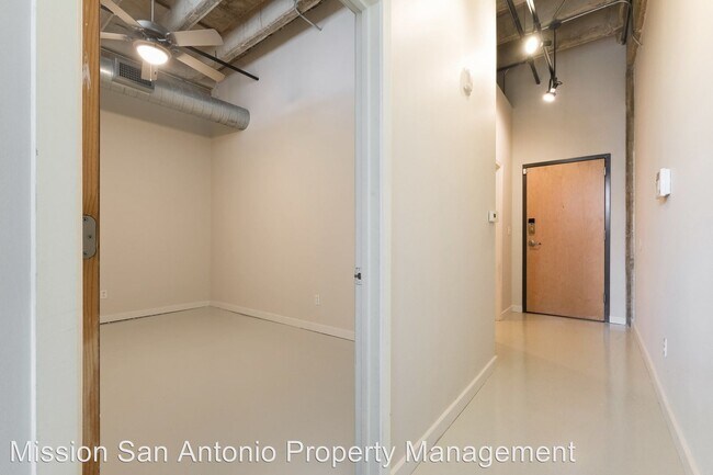 Building Photo - 1331 S Flores St