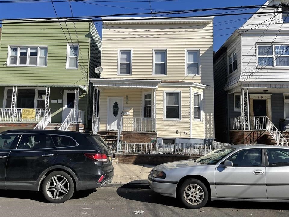 Primary Photo - 121 W 14th St
