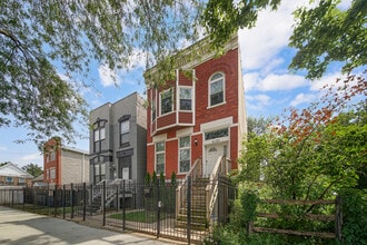 Building Photo - 2123 W Adams St