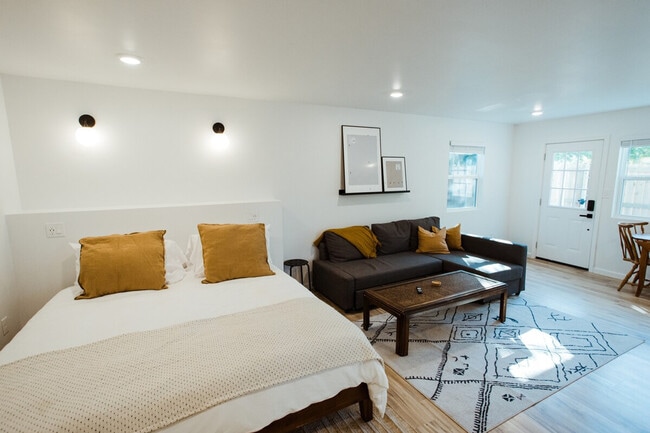 Building Photo - 1908 Morrow Ave