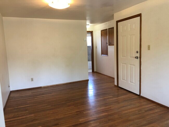 Foto del edificio - 147 NW Webb St