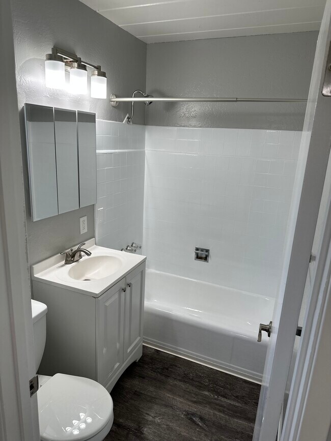 Foto del edificio - Layne Court Apartments