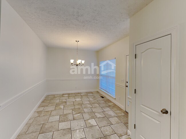 Building Photo - 3470 Esquire Dr