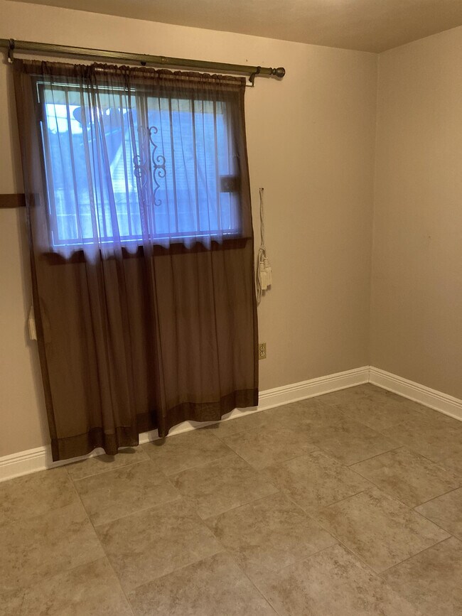 Foto del edificio - 1337 Maplewood Dr