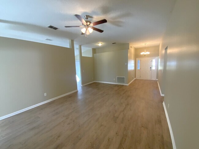Building Photo - 3636 Live Oak Hollow Dr