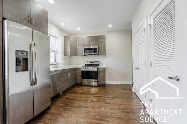 Foto del edificio - 2228 N Sawyer Ave