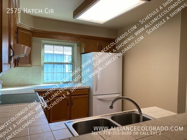 Foto del edificio - 2575 Hatch Cir