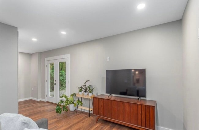 Foto del edificio - 15 Maplewood Dr