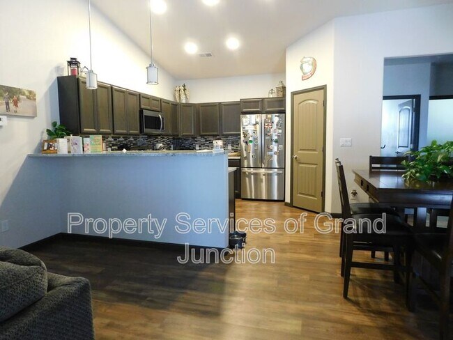 Foto del edificio - 2473 Apex Ave