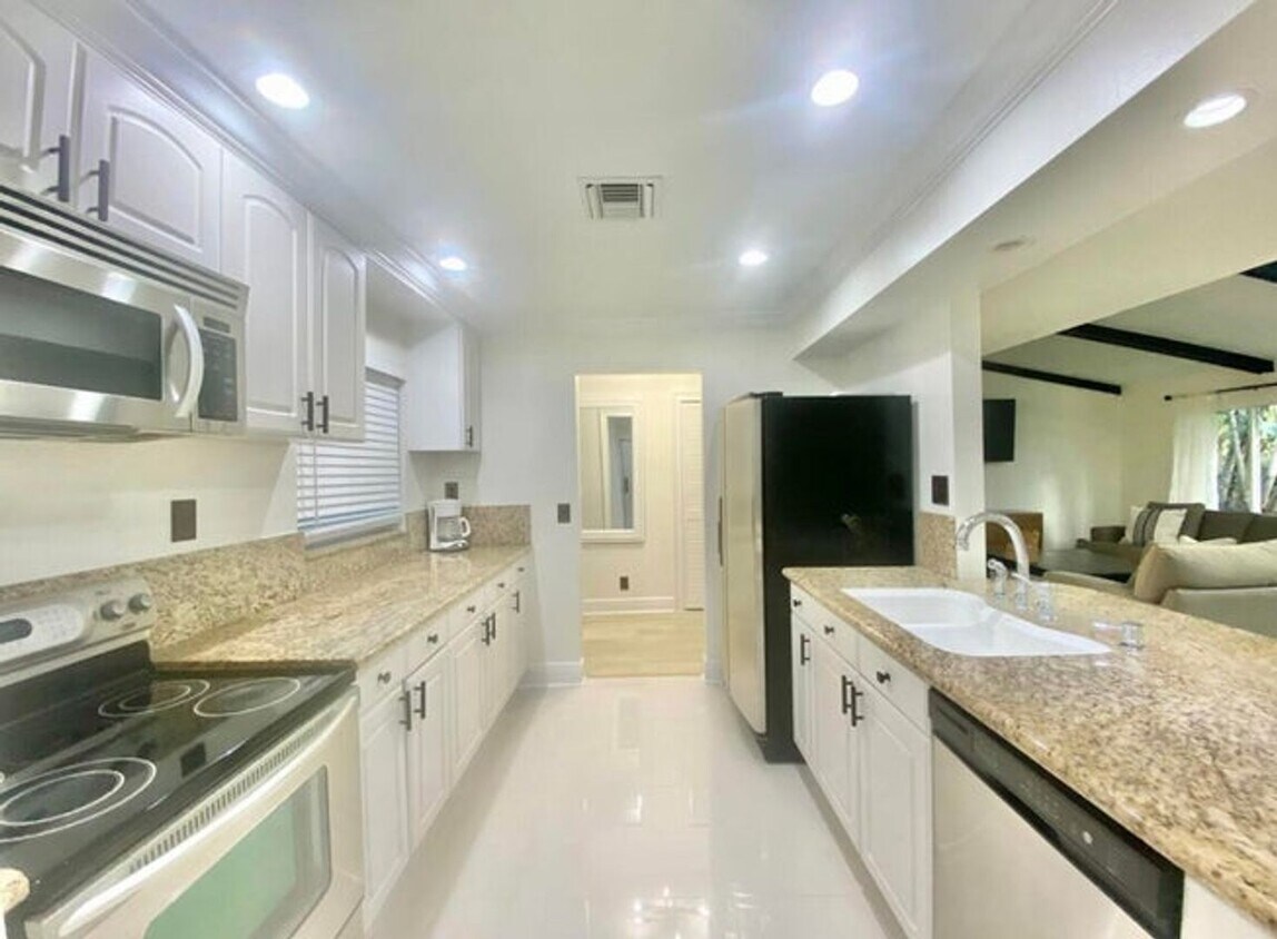 Foto principal - 556 SW 24th Ave