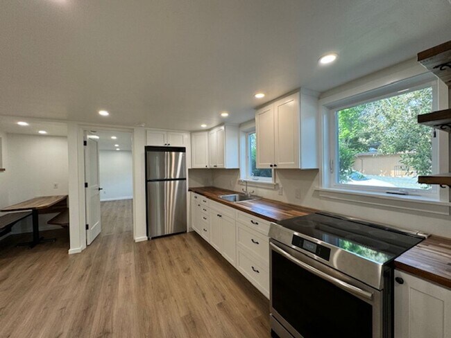 Building Photo - 380 13th ST