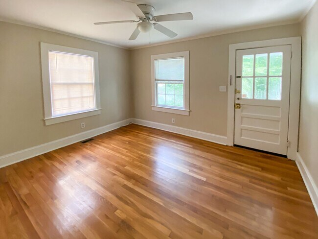 Foto del edificio - Charming two bedroom house, walking distan...