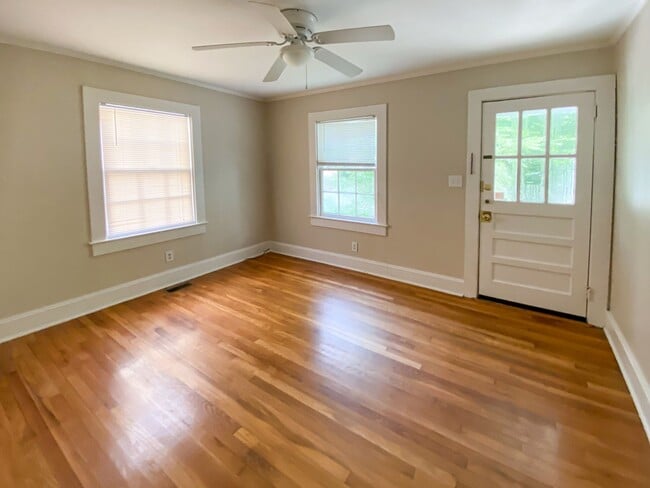 Building Photo - Rare Opportunity! Charming two bedroom house, walking distance to Franklin Street and UNC.