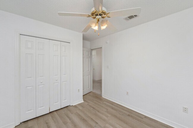 Foto del edificio - 2955 Sholtz Ave