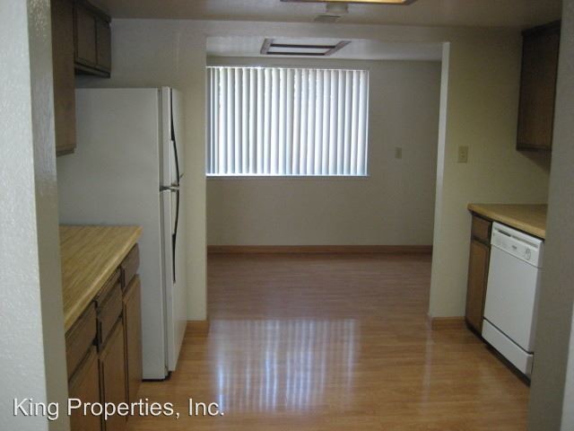 Building Photo - 1413-1415 Oak Ave
