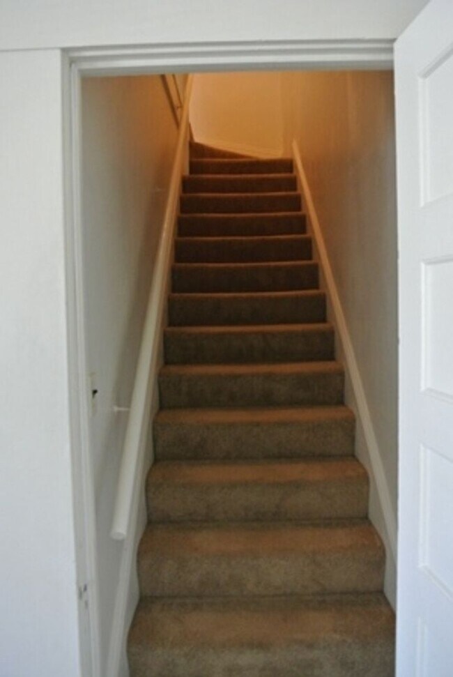 Foto del edificio - Charming Craftsman-Style 2BD/1BA Duplex – ...