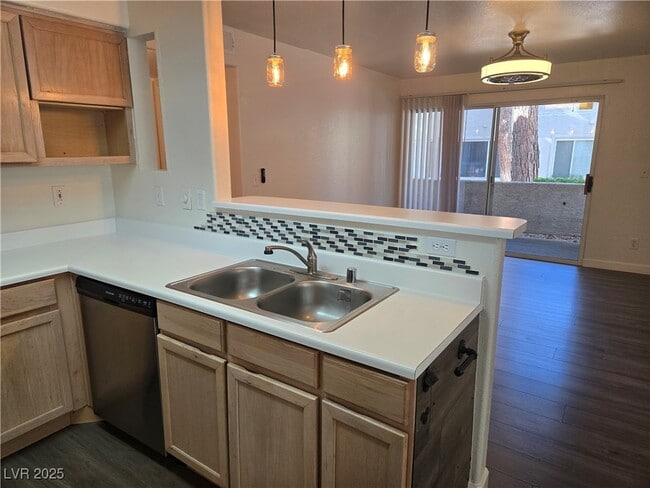 Building Photo - 3168 Tarpon Dr